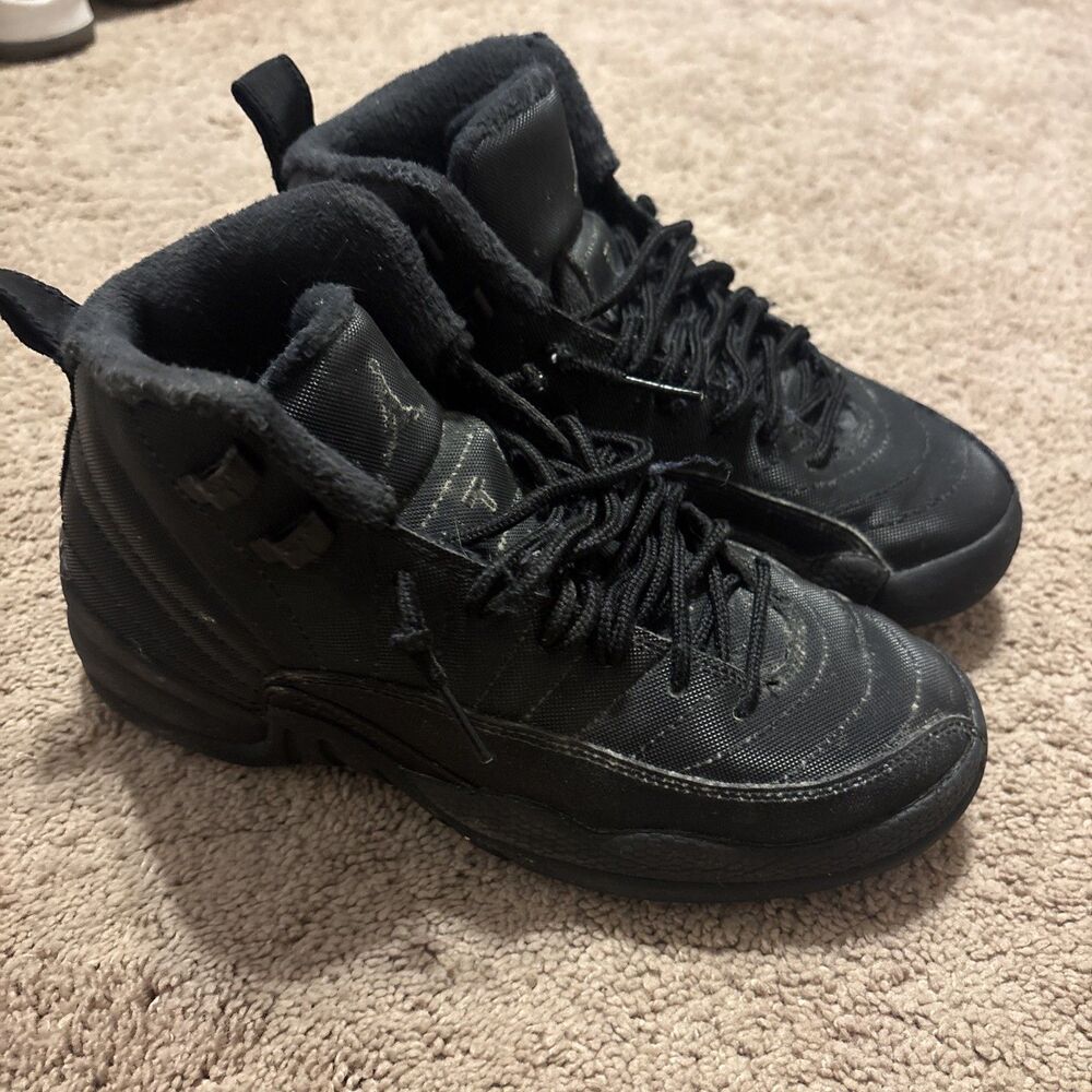 Jordan 12 Retro Black High Top Unisex Kids Sneakers Size 5Y Synthetic
